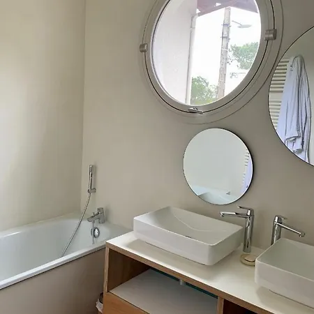 -belle Avec 5 Et Piscine Chauffee Privative *